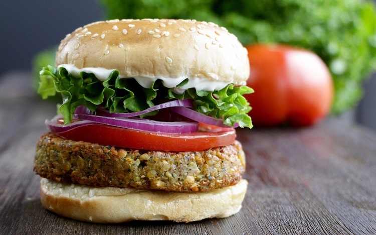 Protein-Packed Quinoa Bean Burgers (Meatless Monday) Protein-Packed Quinoa Bean Burgers