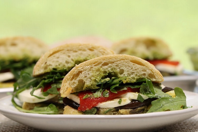 Chicken Sandwich with Yogurt Basil Pesto and Roasted Red Peppers Chicken Sandwich with Yogurt Basil Pesto and Roasted Red Peppers