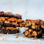 Protein Bars with Oats, Chia and Dark Chocolate